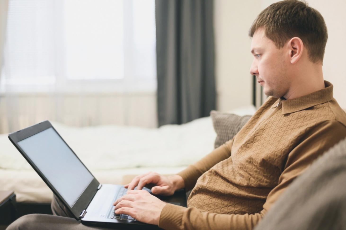 Workspace audio editing con monitor e controller MIDI